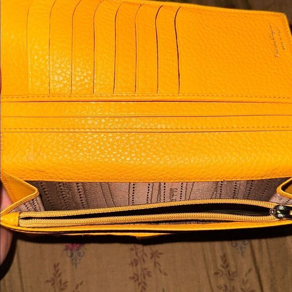 Salvatore Ferragamo Sun Yellow Leather Accessory - Picture 6 of 6